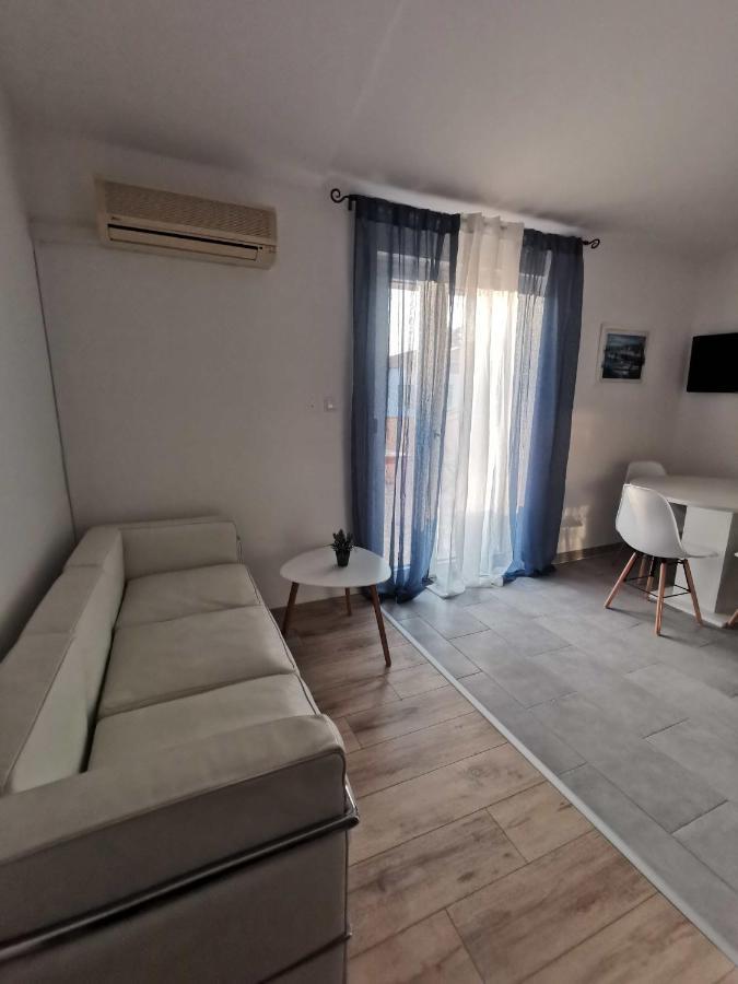 Apartmani Viktorija Fažana Exterior foto