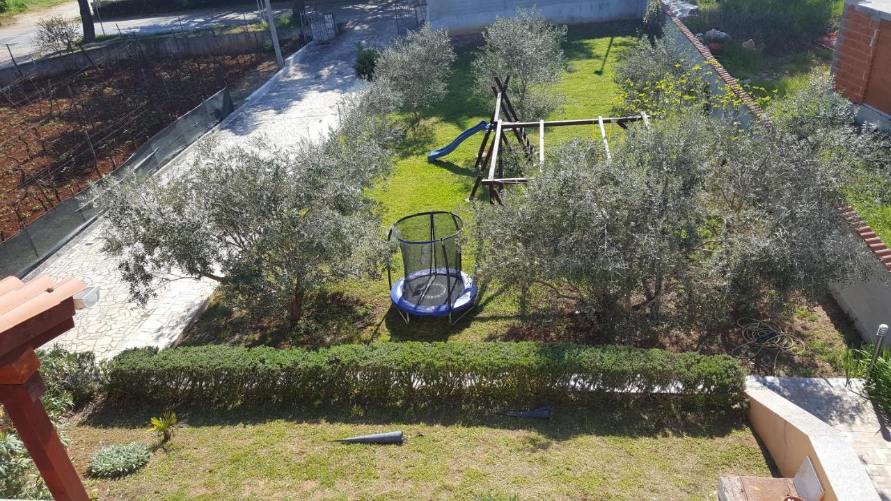 Apartmani Viktorija Fažana Exterior foto