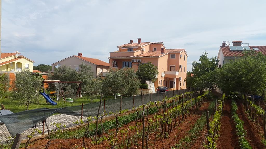 Apartmani Viktorija Fažana Exterior foto