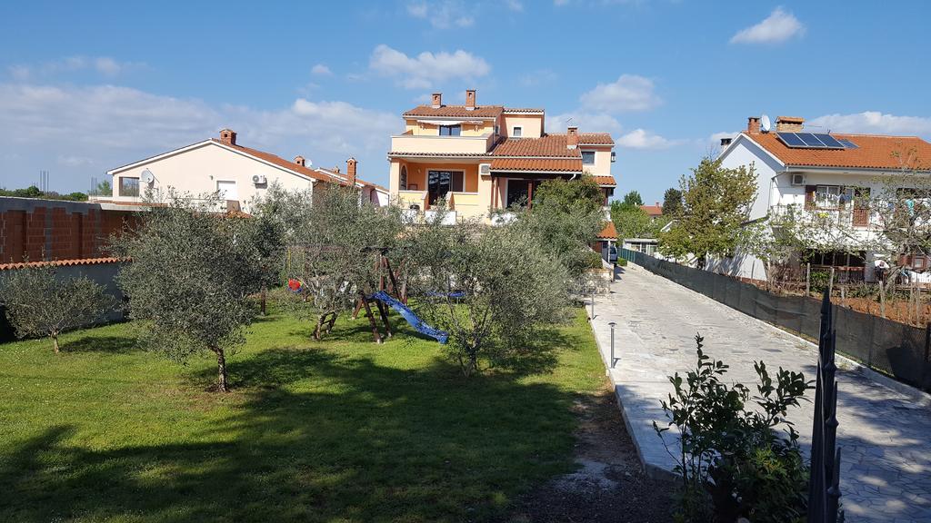 Apartmani Viktorija Fažana Exterior foto