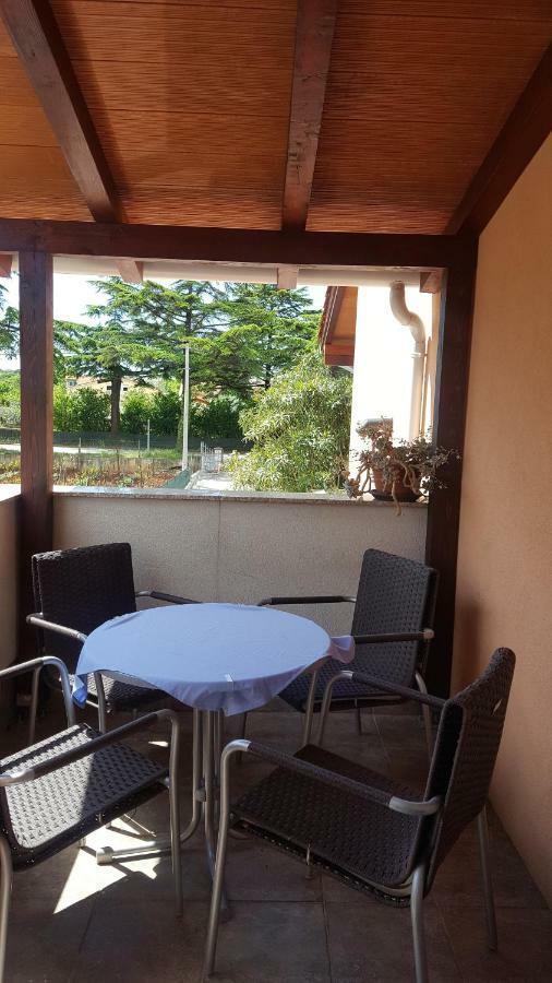Apartmani Viktorija Fažana Exterior foto
